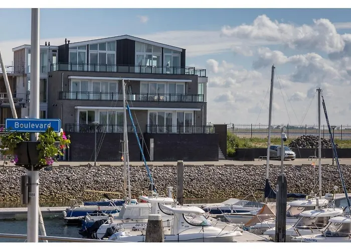Apartment With A View Of The Marina