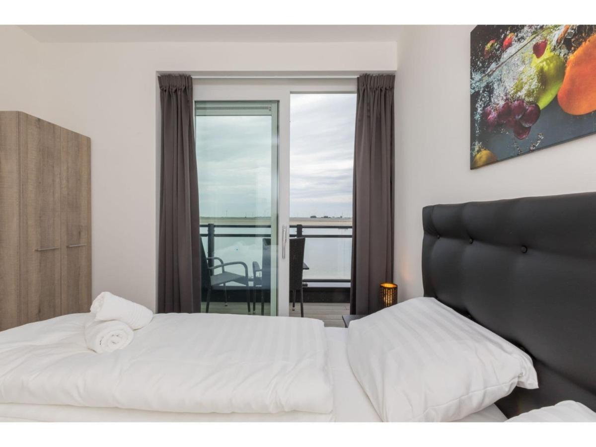 With A View Of The Marina *