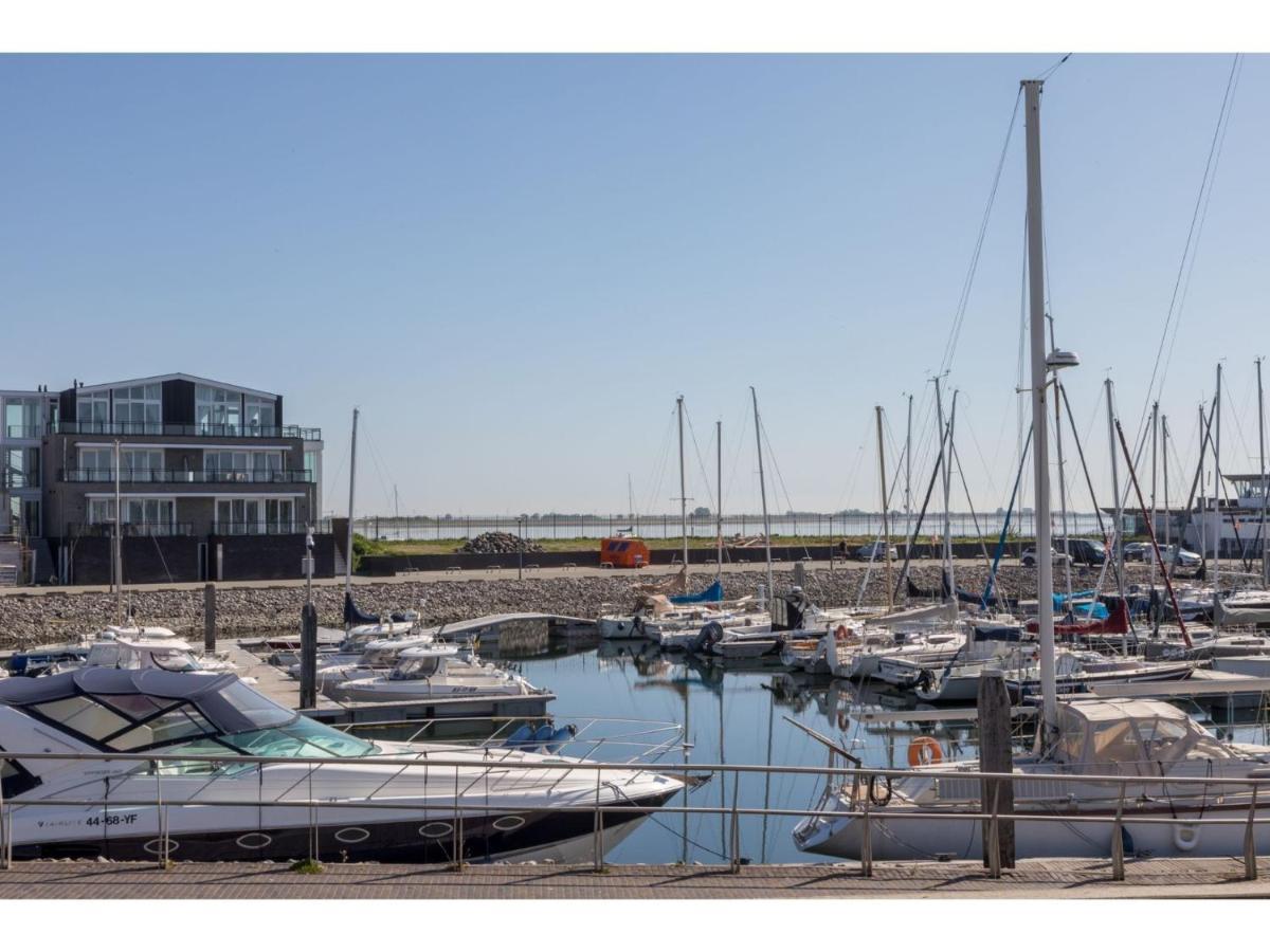 Appartement With A View Of The Marina